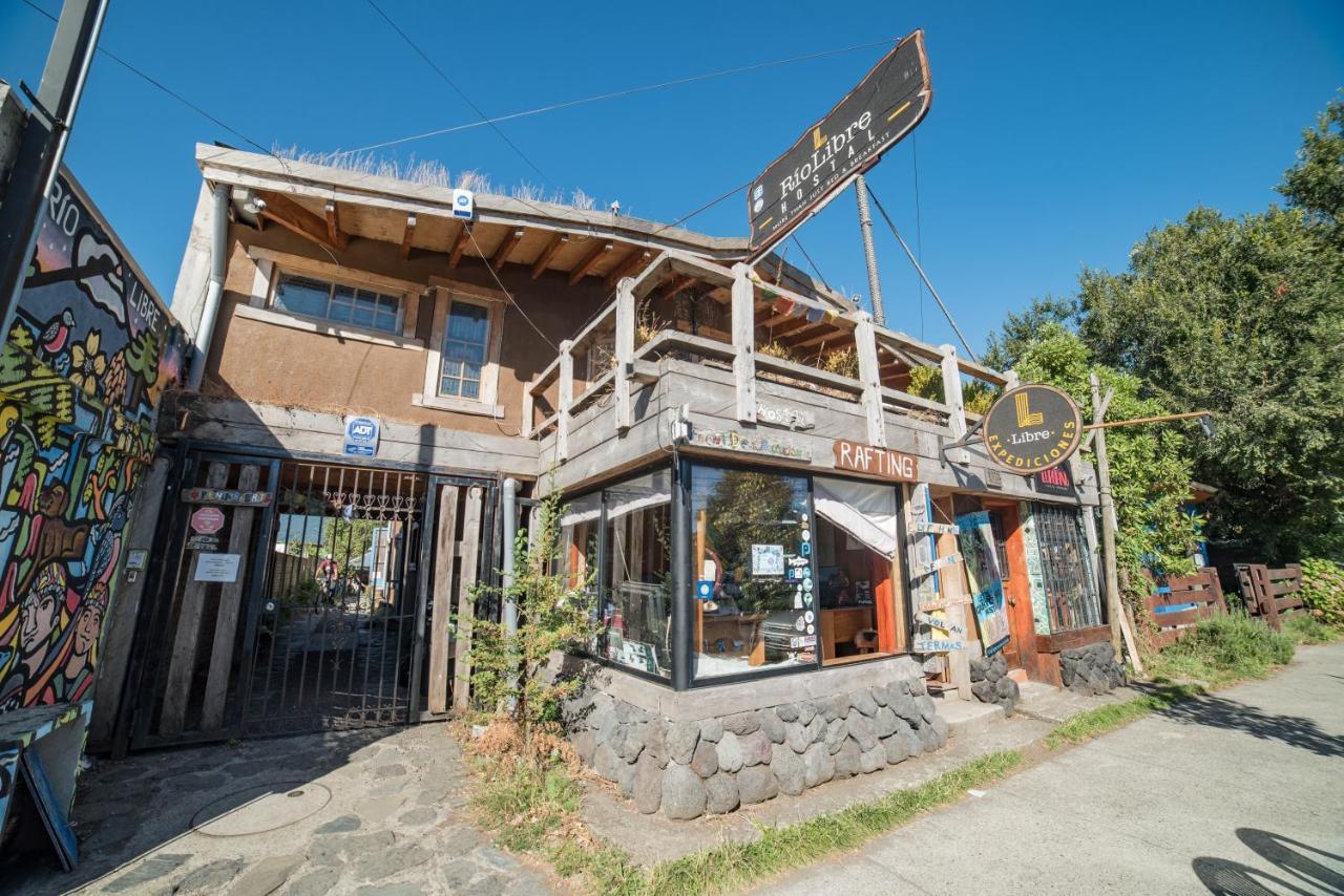 Rio Libre Pucon Party Hostel Exterior photo